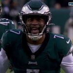 Eagles score twice in 1 minute before halftime