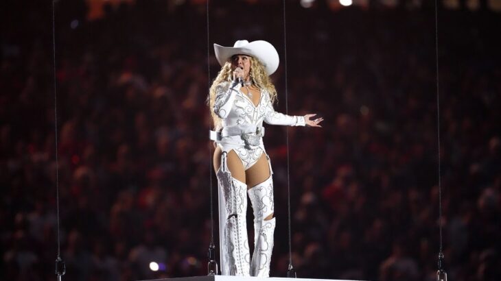 Internet ‘erupts’ after Beyonce makes ‘gun gesture’ during NFL Christmas Day game