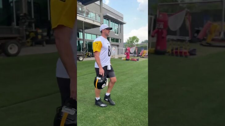 Aaron Rodgers at his first practice as a Pittsburgh Steeler #steelers #nfl #shorts